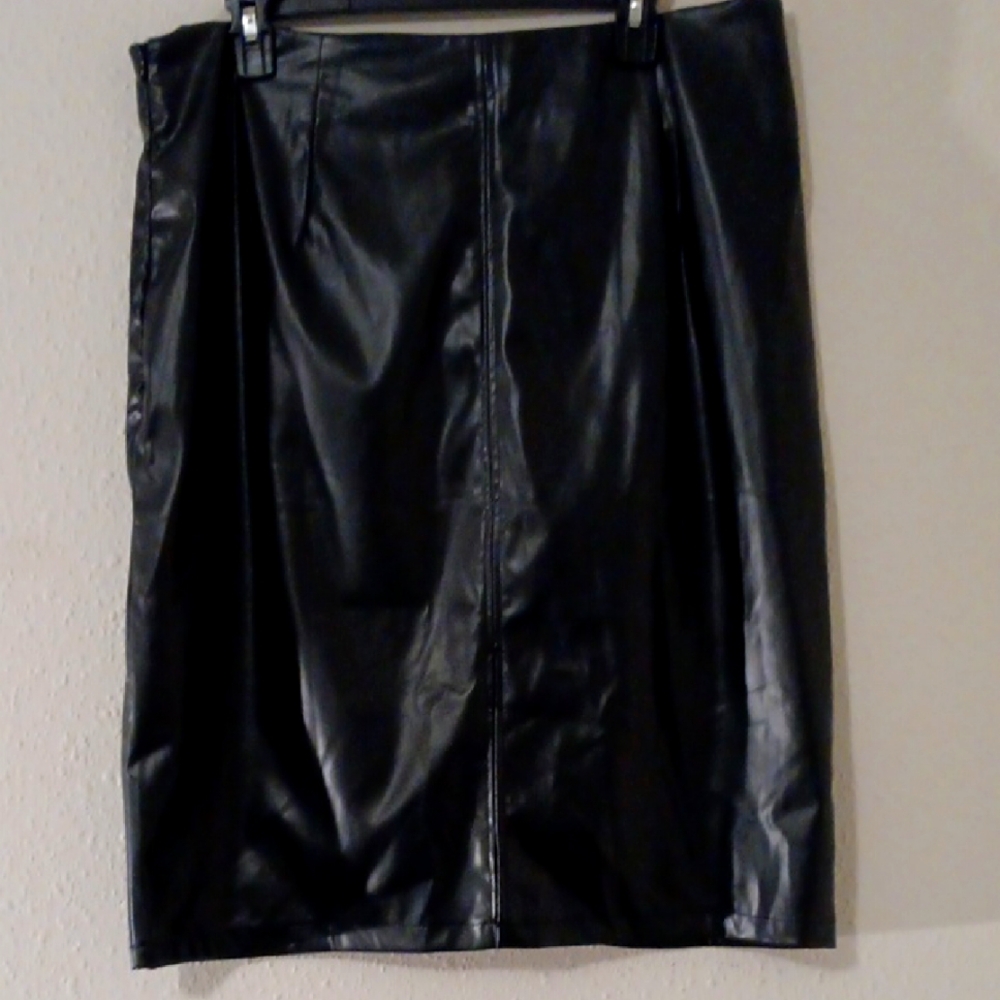 Elegant Black faux leather Skirt